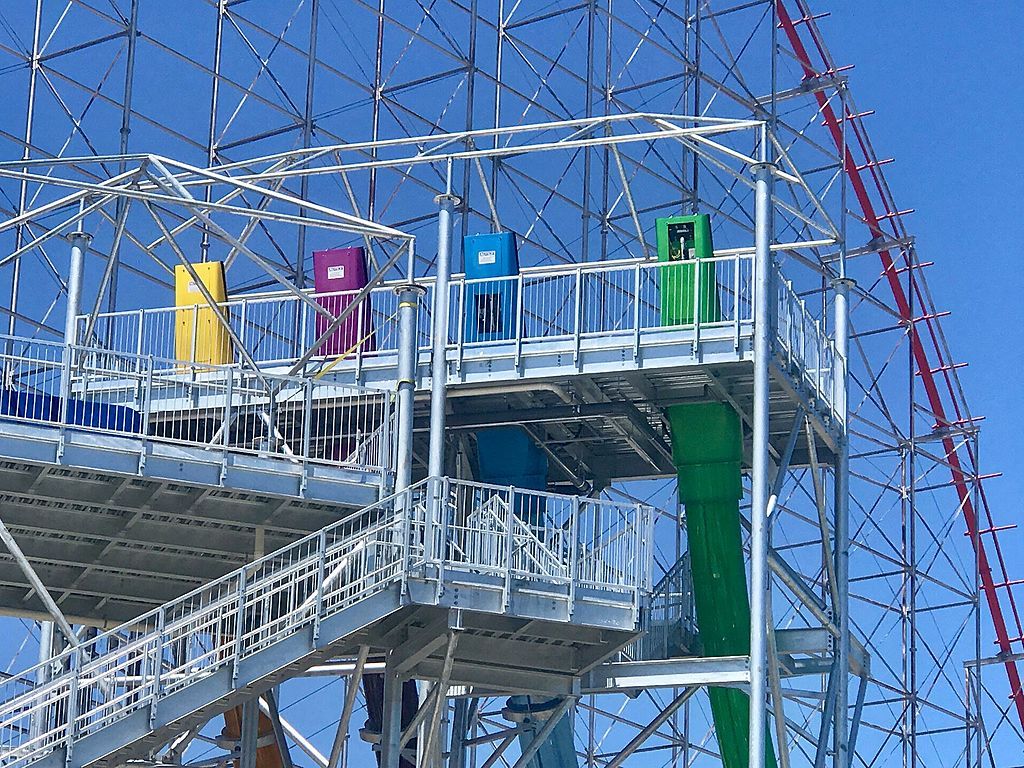 Point plummet slide of Cedar Point Shores Waterpark