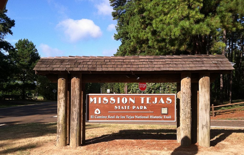 Welcome sign of Mission Tejas State Park