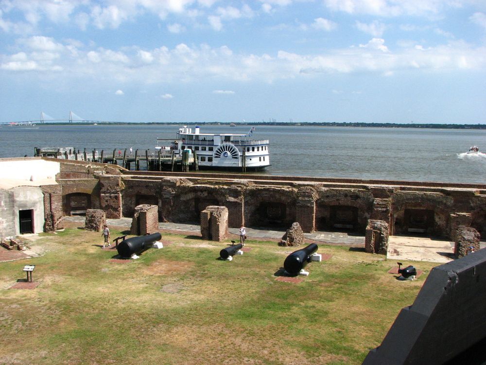 Canons on Fort Sumter grounds