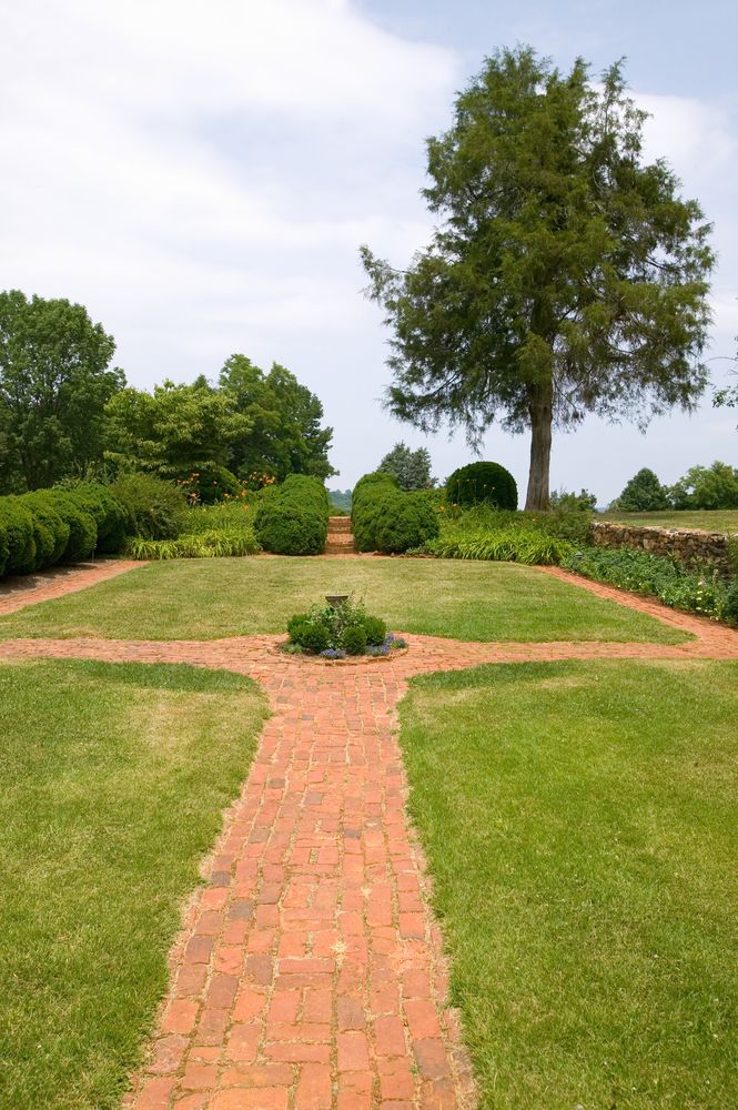 A garden at James Monroe's Highland