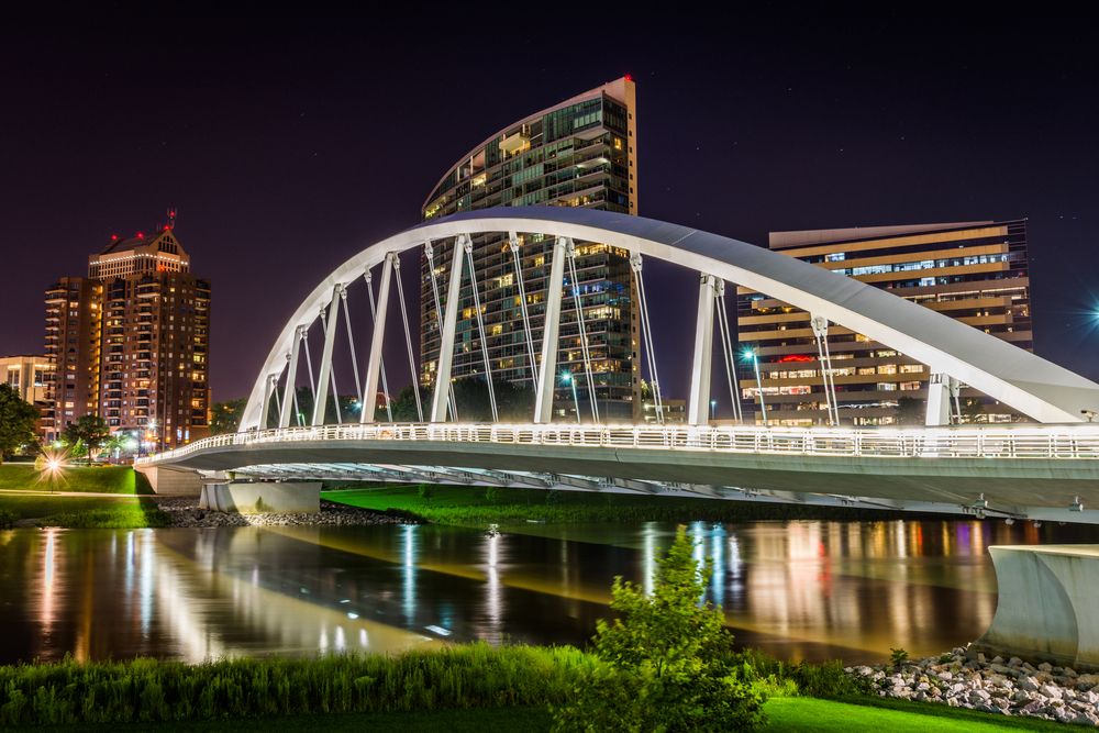 Night view of Bicentennial Park's bridge