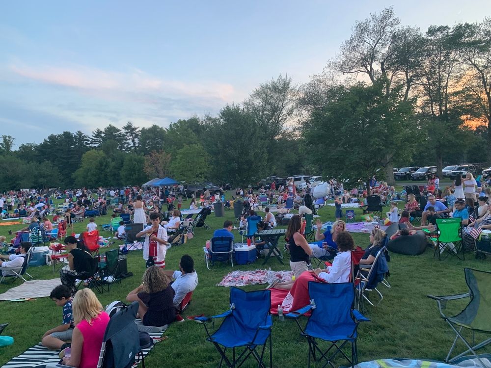 People on the grounds of Waveny Park to celebrate fourth of July