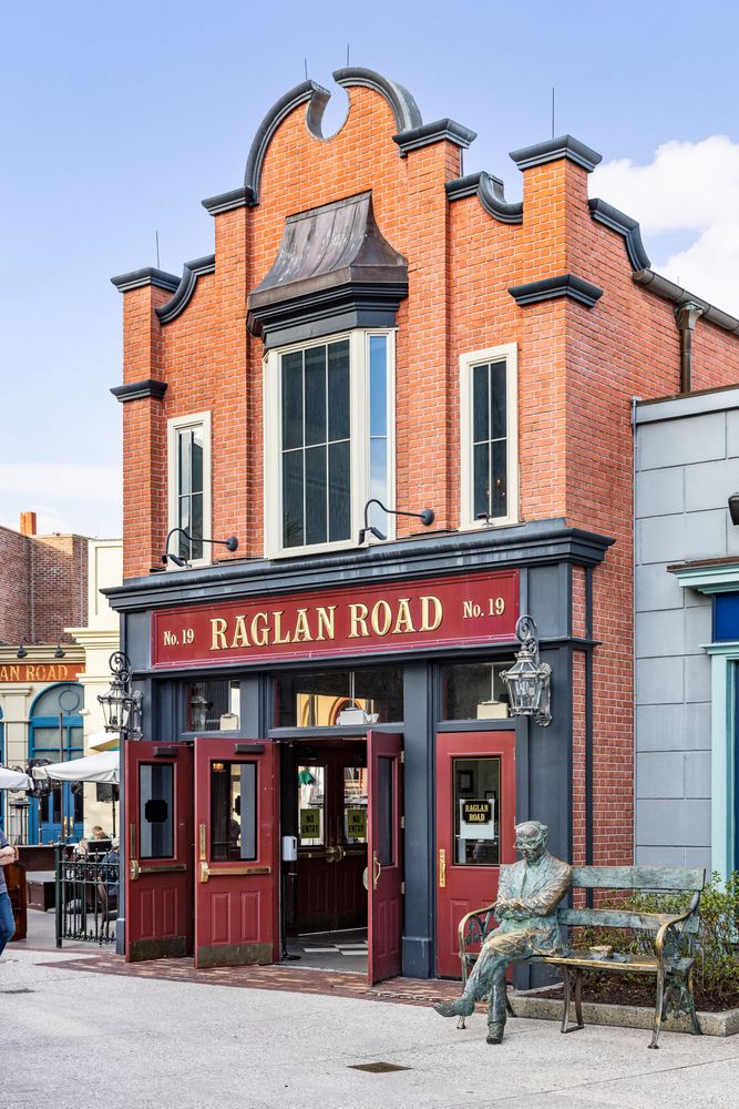 Exterior of Raglan Road Irish Pub and Restaurant