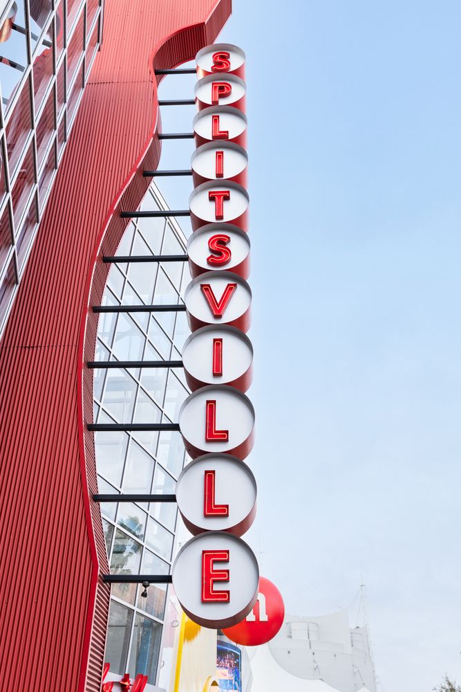 Vibrant name sign of Splitsville Luxury Lanes