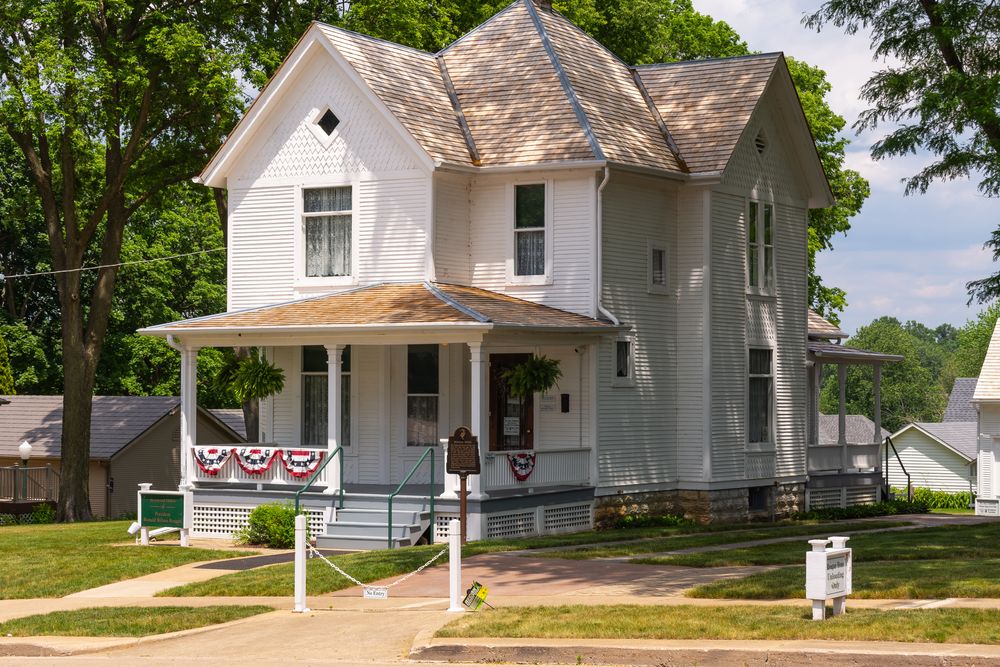 Side view of Ronald Reagan Boyhood Home's exterior