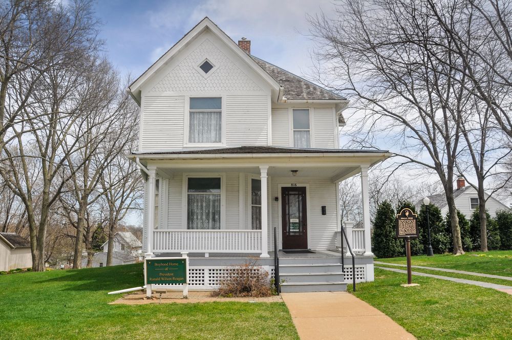 Front view of Ronald Reagan Boyhood Home's exterior