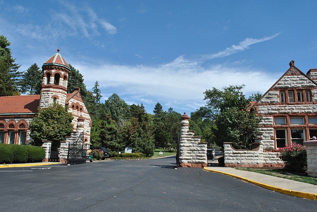 Entrance to Woodland Cemetery and Arboretum