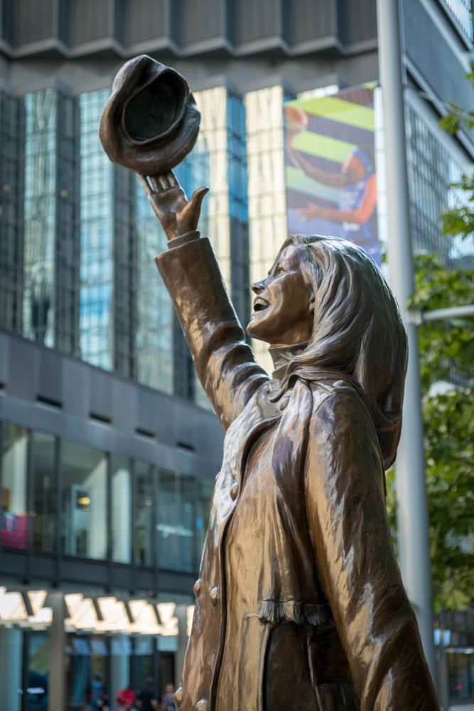 Side view of the Mary Tyler Moore statue