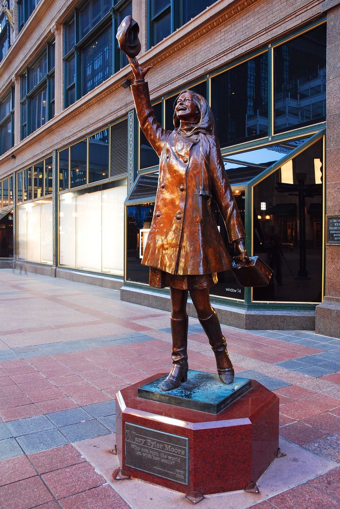 The bronze statue of Mary Tyler Moore