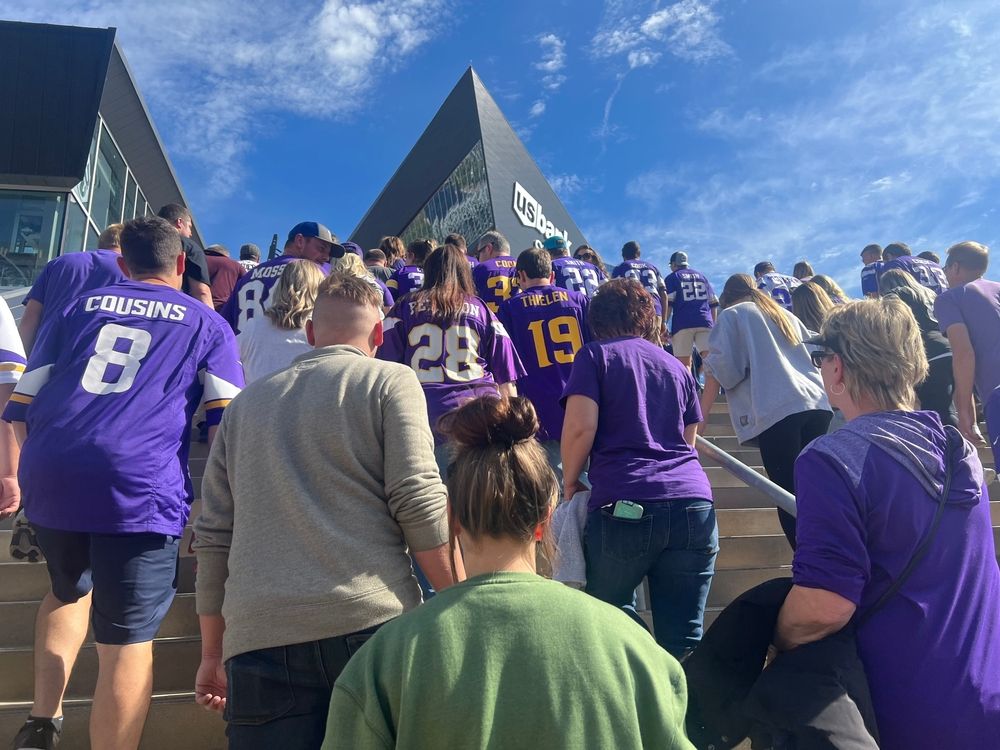 Vikings fans going in US Bank Stadium