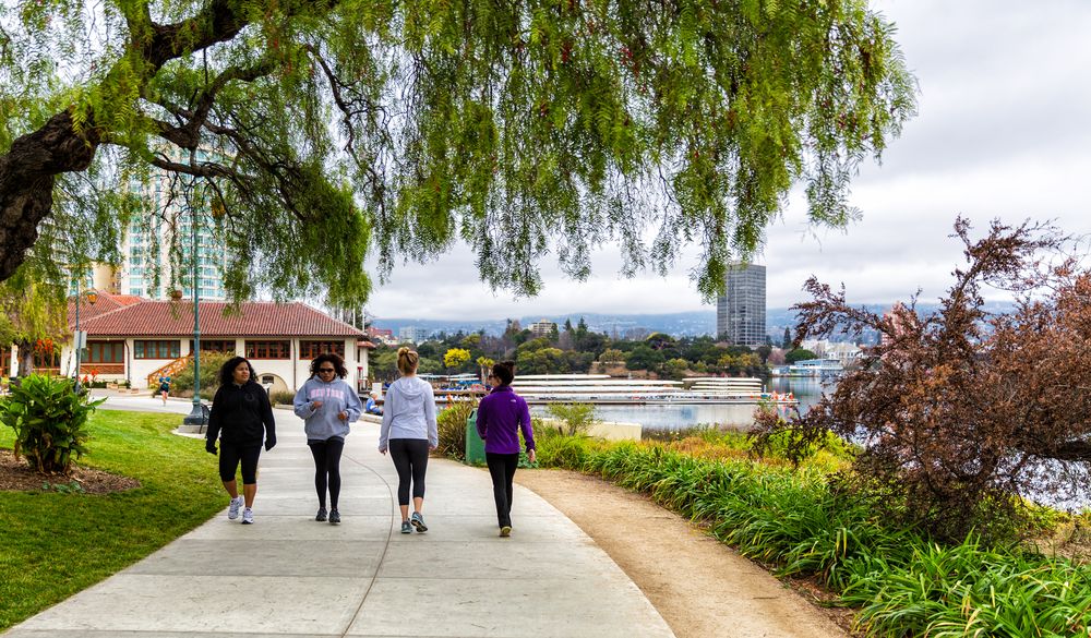 People walking along Lake Merritt lakeside park