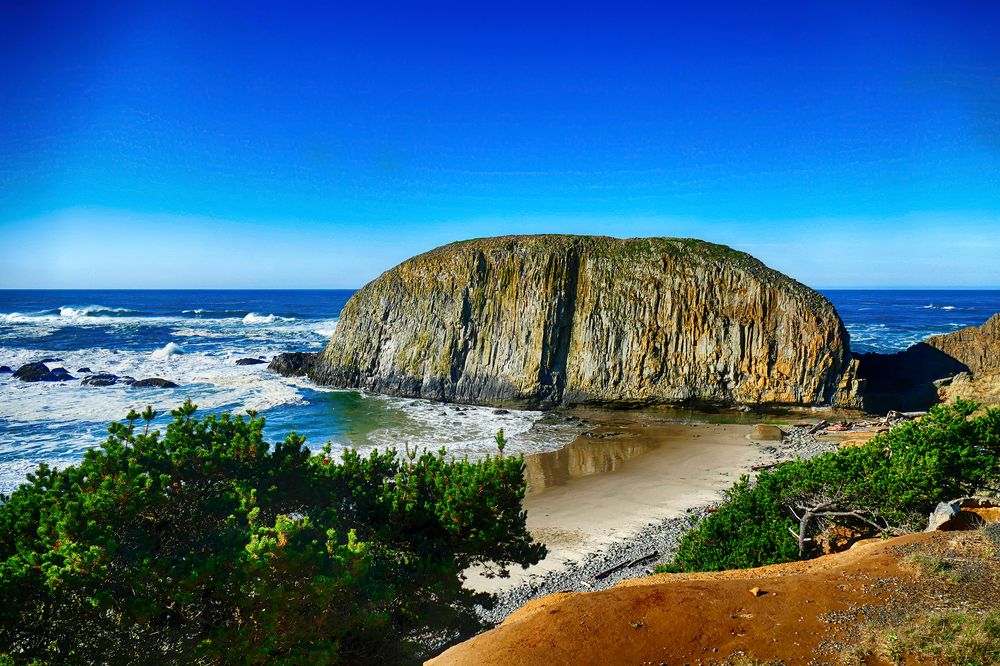 Daytime view of Elephant Rock in Oregon