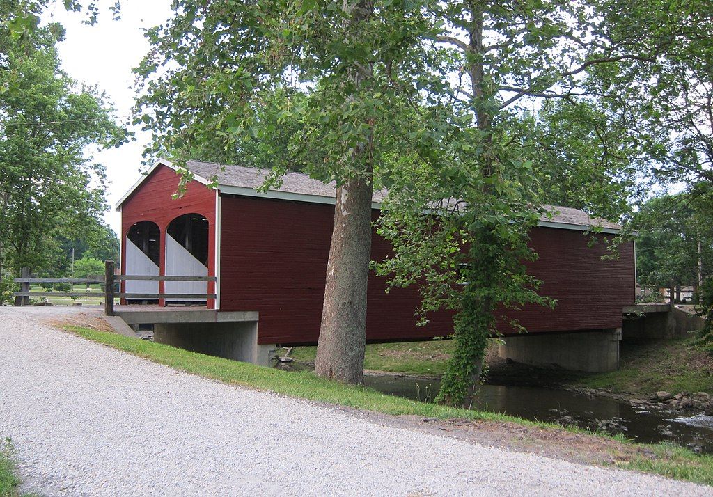 Road leading to the Roberts Covered Bridge