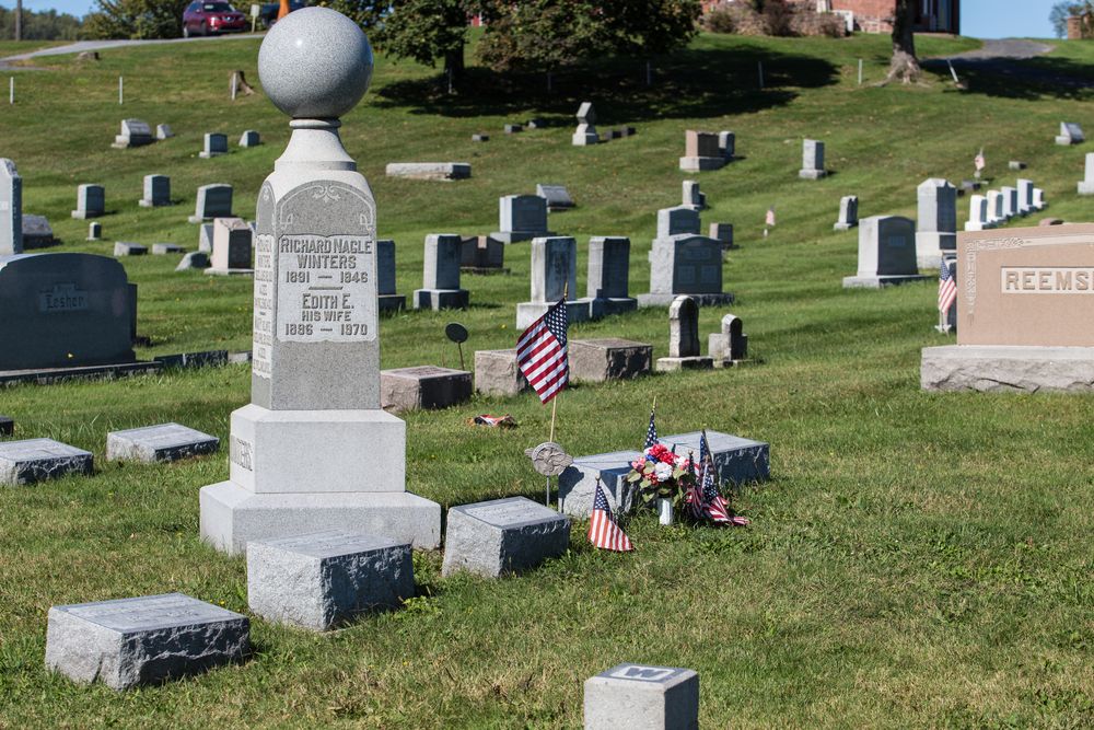 Grave of Major Dick Winters in Winters Leadership Memorial
