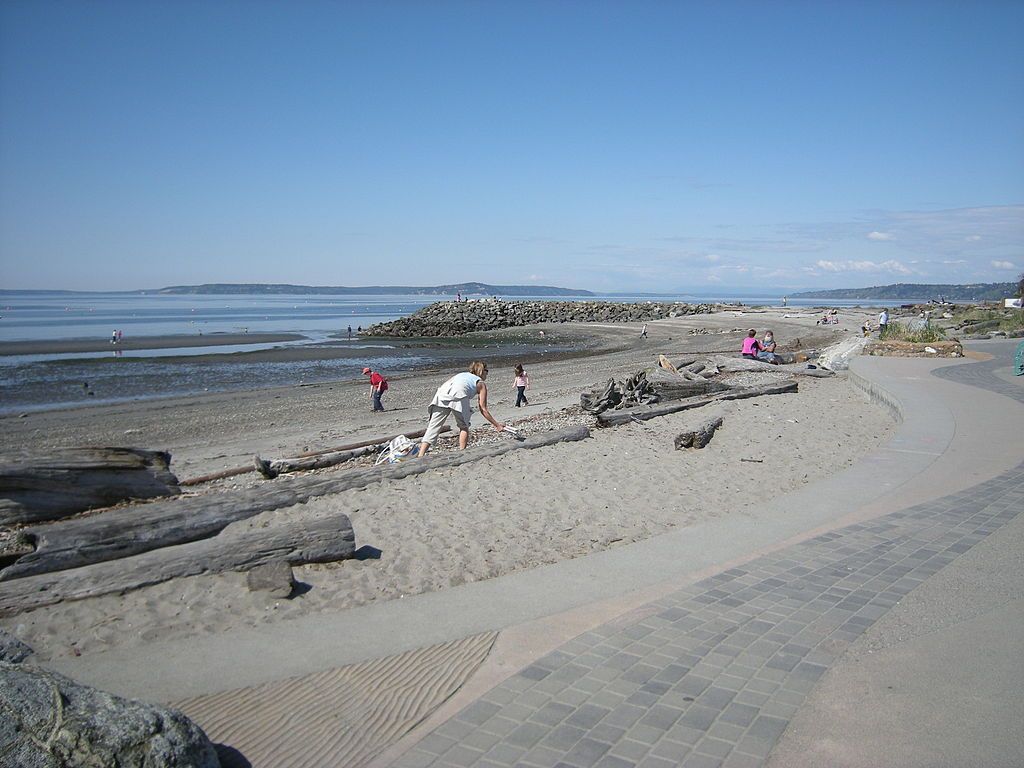 People at Brackett’s Landing North