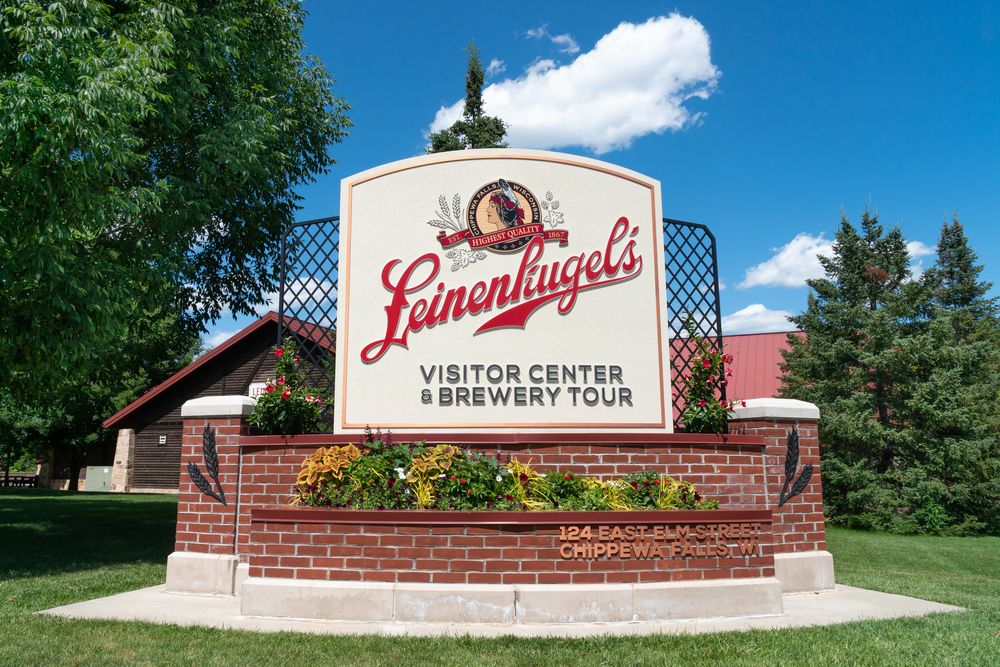 Welcome sign of Jacob Leinenkugel Brewing Company