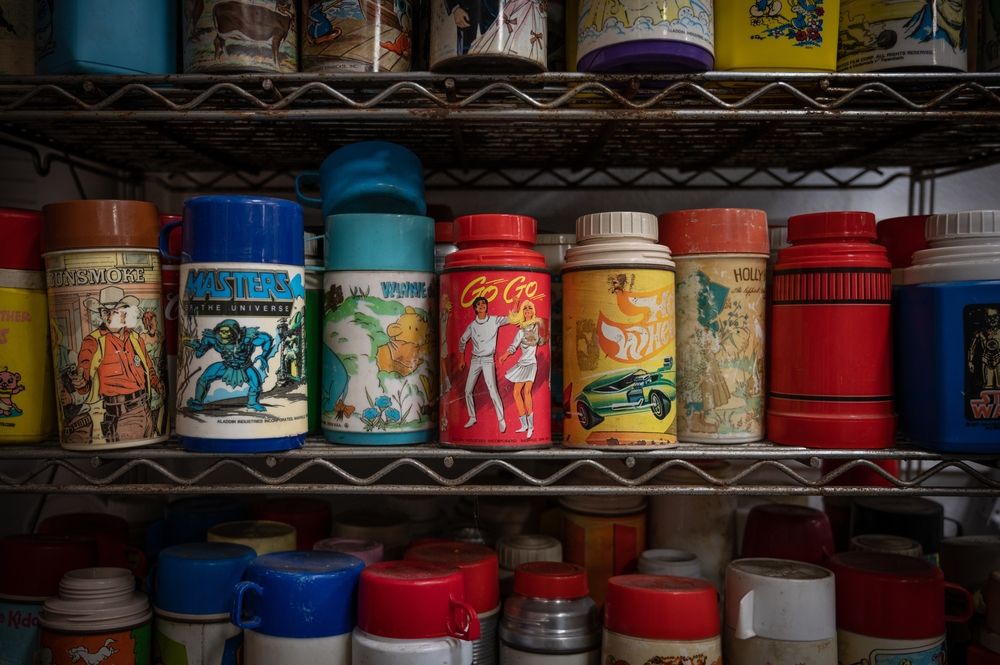 Vintage thermos on a shelf in Lunchbox Museum