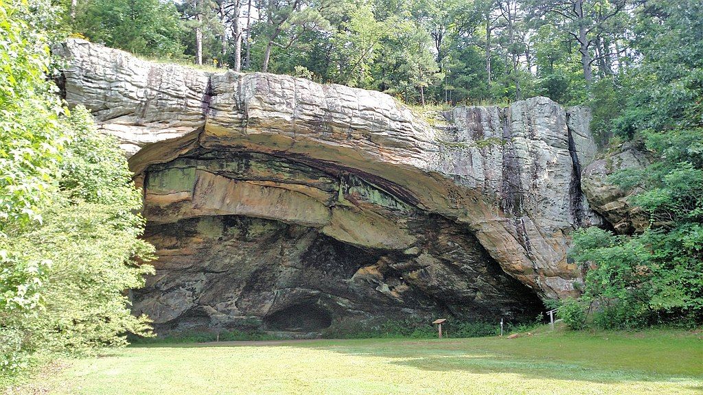 A rock formation at Indian Rock Cave Trail