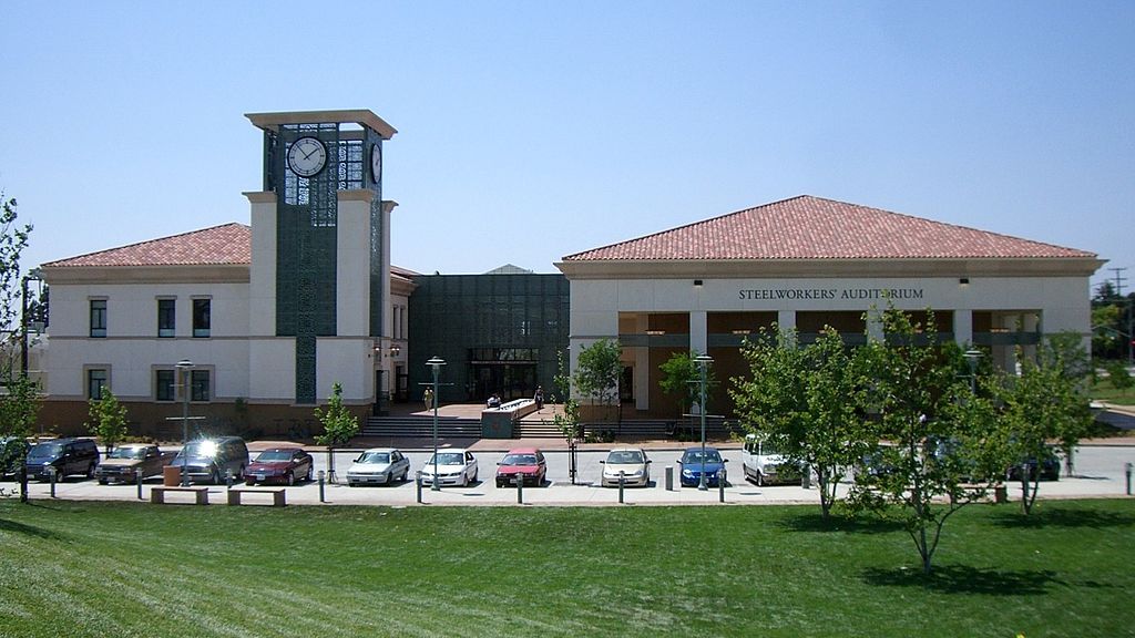 Exterior of the Fontana Lewis Library & Technology Center