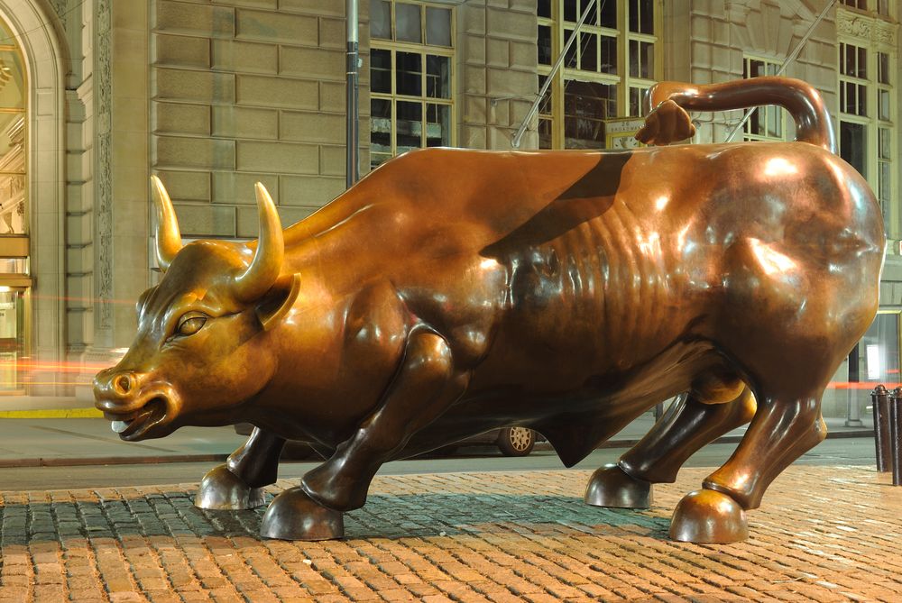 Side view of the Charging Bull statue