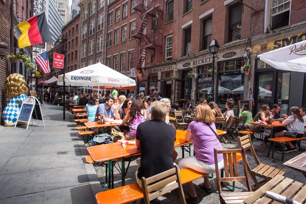 Outdoor dining at Stone Street