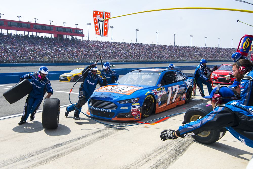 Tire change of a race car during a tournament at Auto Club Speedway