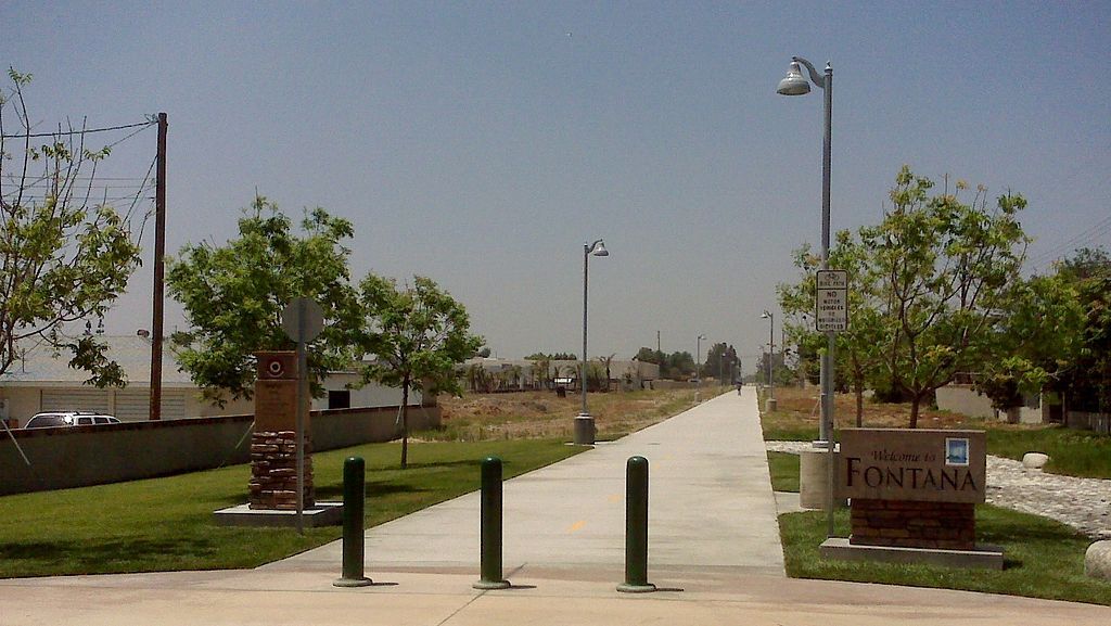 Sunny day at Pacific Electric Inland Empire Trail