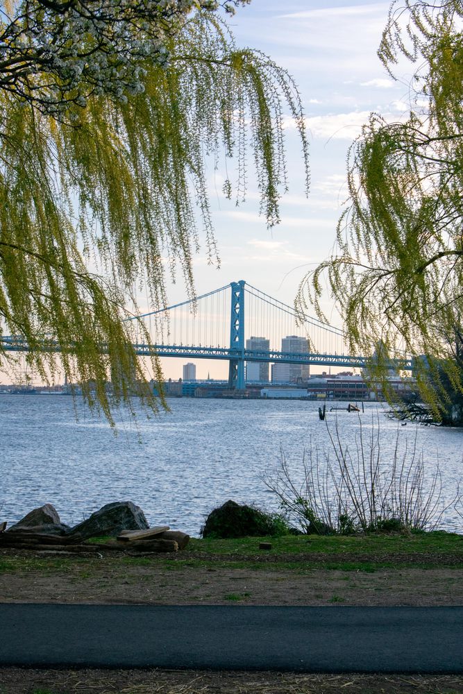 View of the Benjamin Franklin bridge from Penn Treaty Park