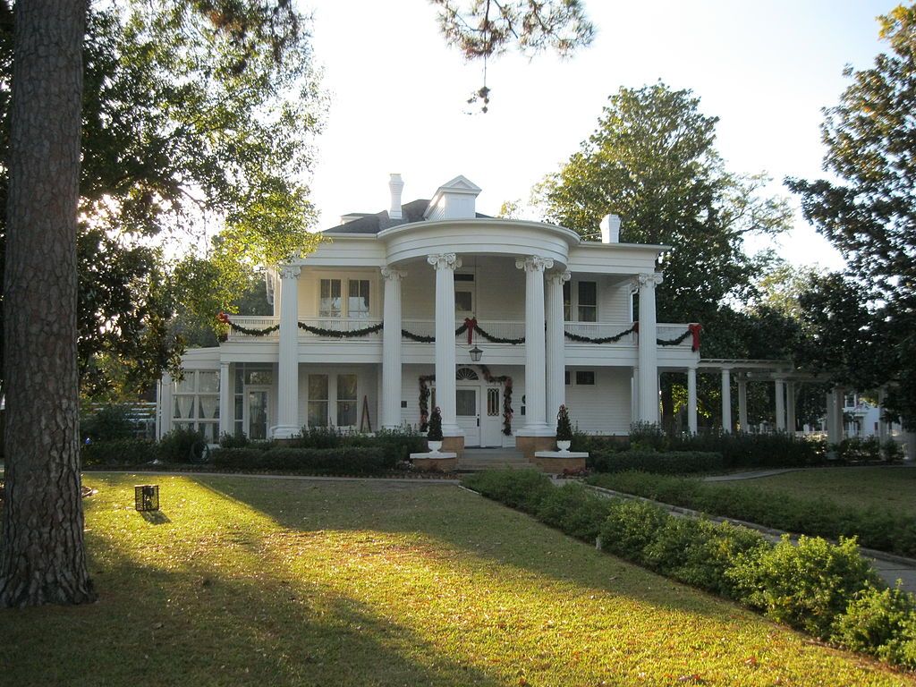 Exterior of the Fort Bend Museum
