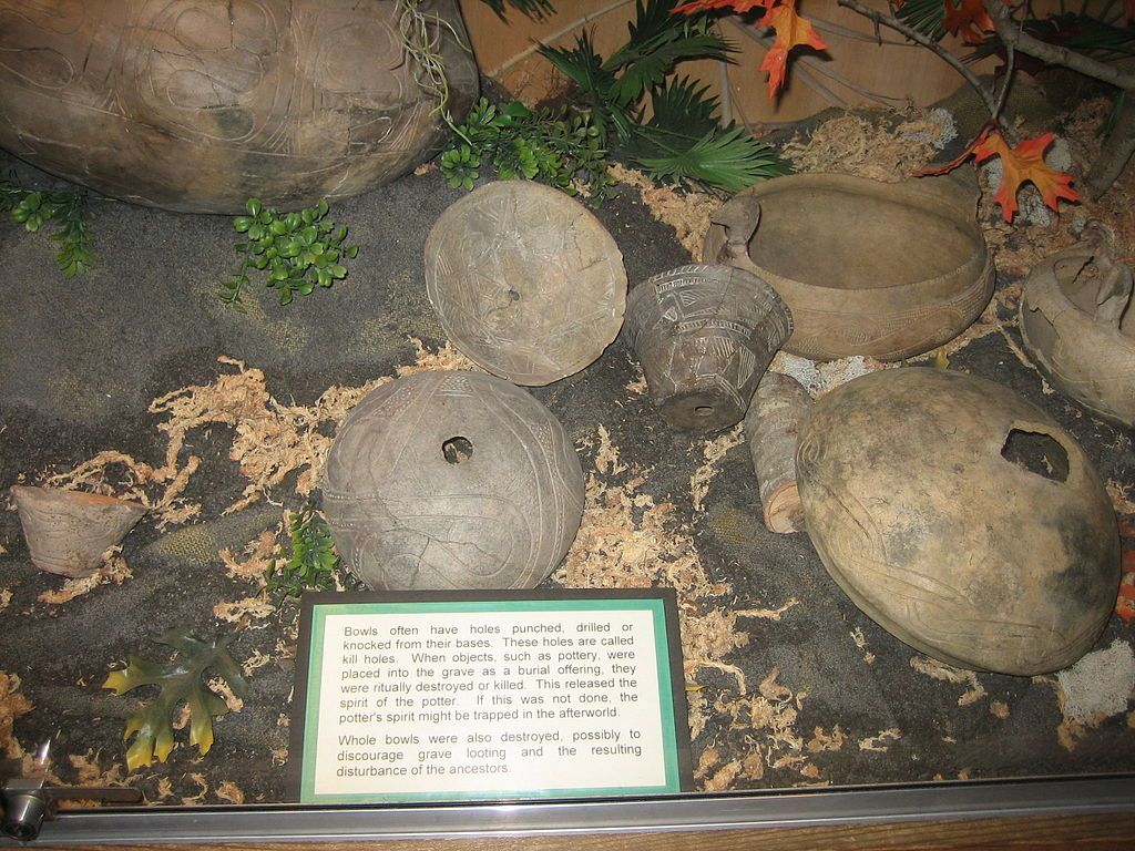 Pottery in Indian Temple Mound Museum