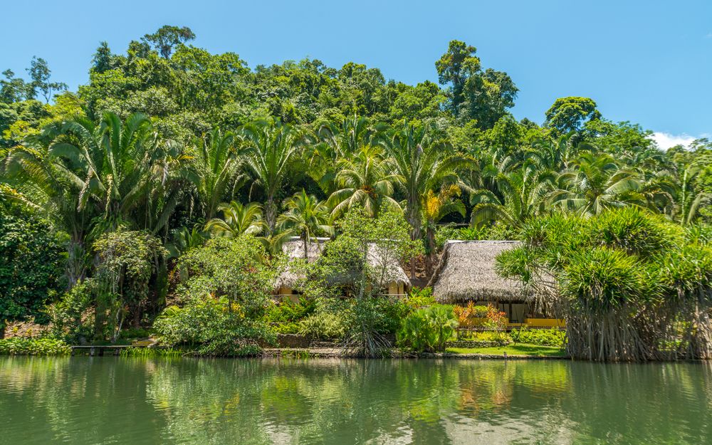 The waters of Rio Dulce