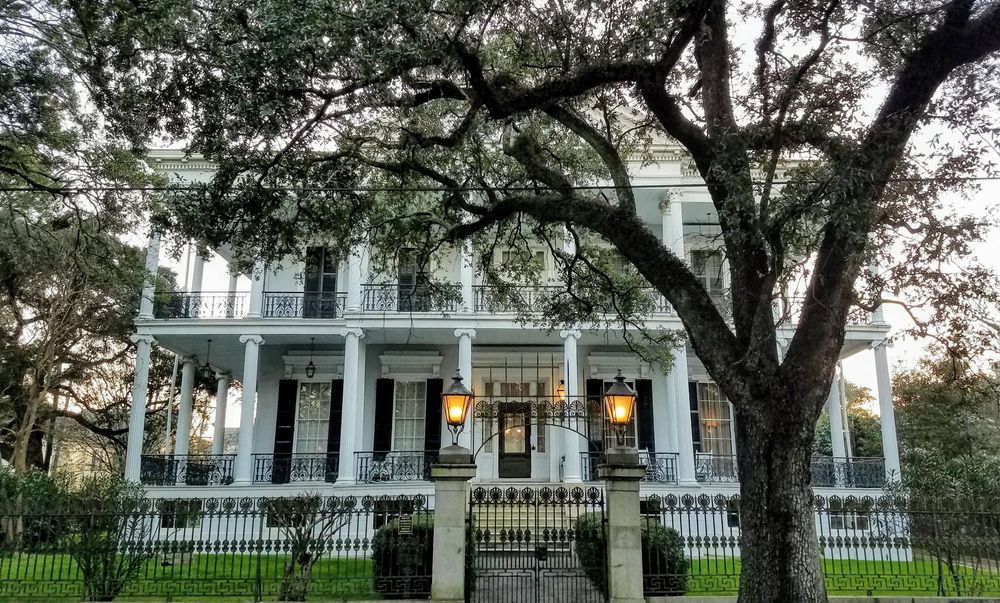 Front view of Buckner Mansion's exterior