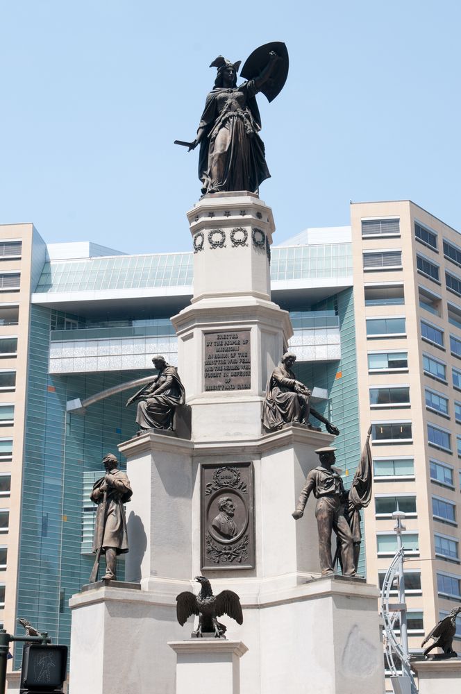Daytime view of Soldiers and Sailors Monument