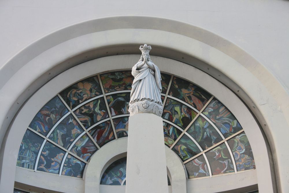 Statue on Dulce Nombre de Maria Cathedral-Basilica building