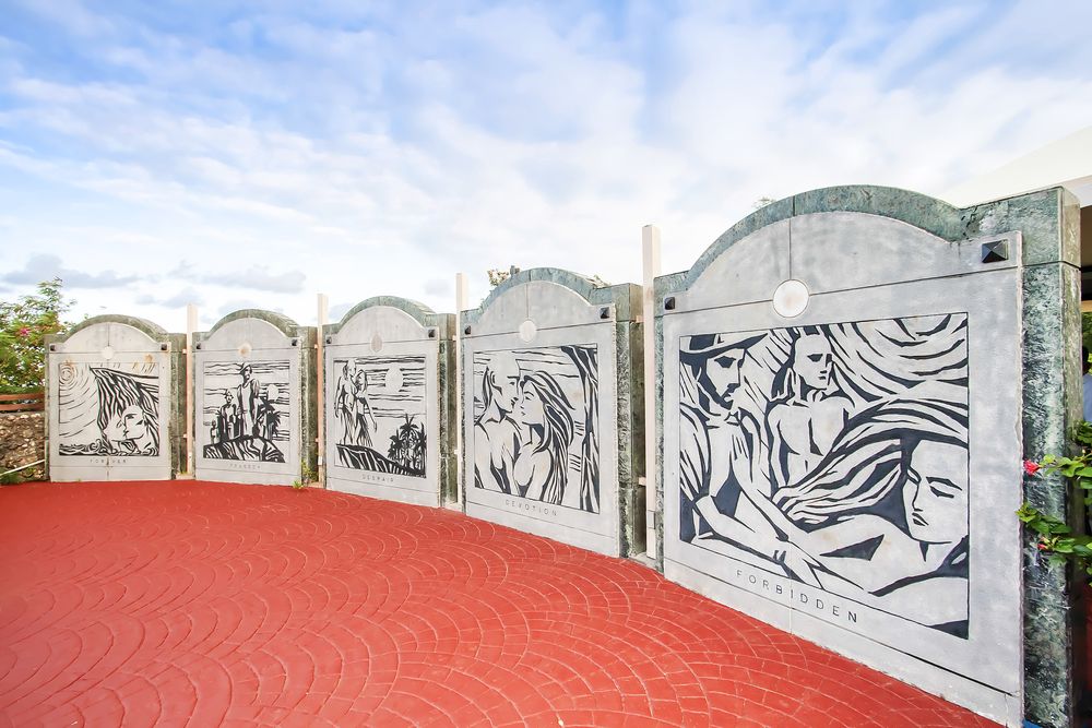 Wall art at Two Lovers Point