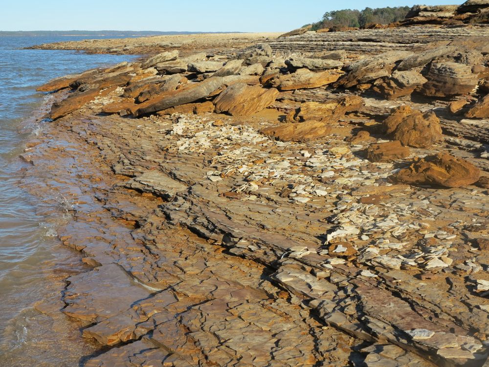 Clay stone shore of Grenada Lake