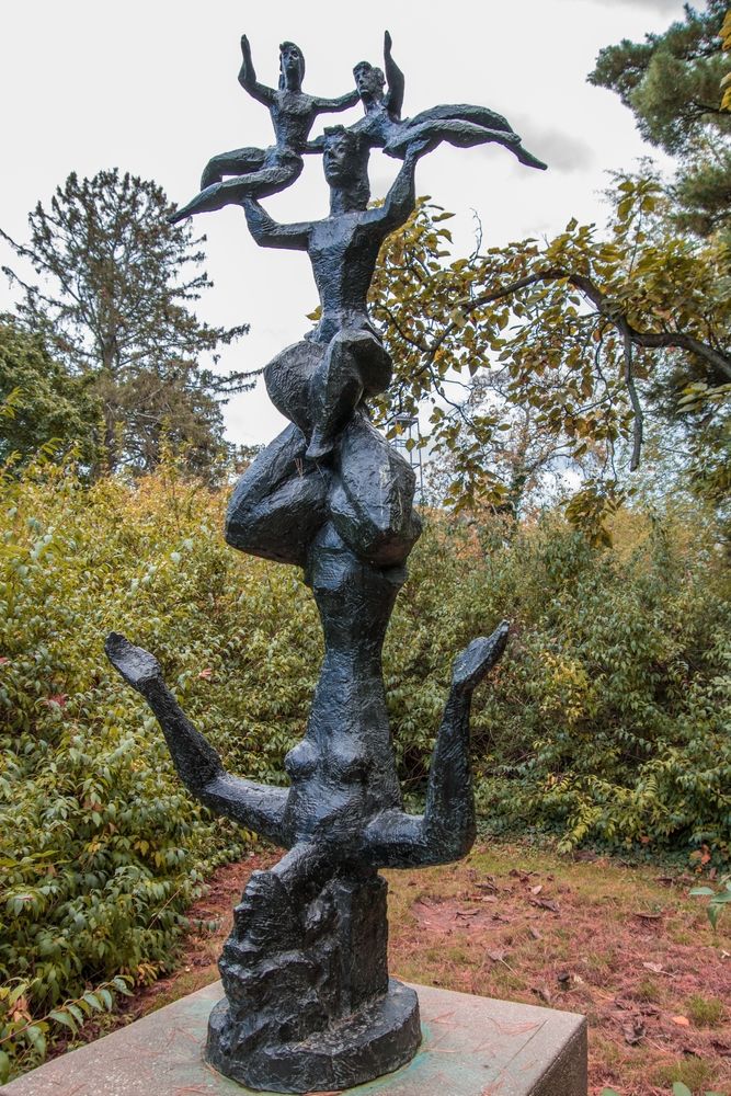 Tall sculpture at William Cullen Bryant Preserve