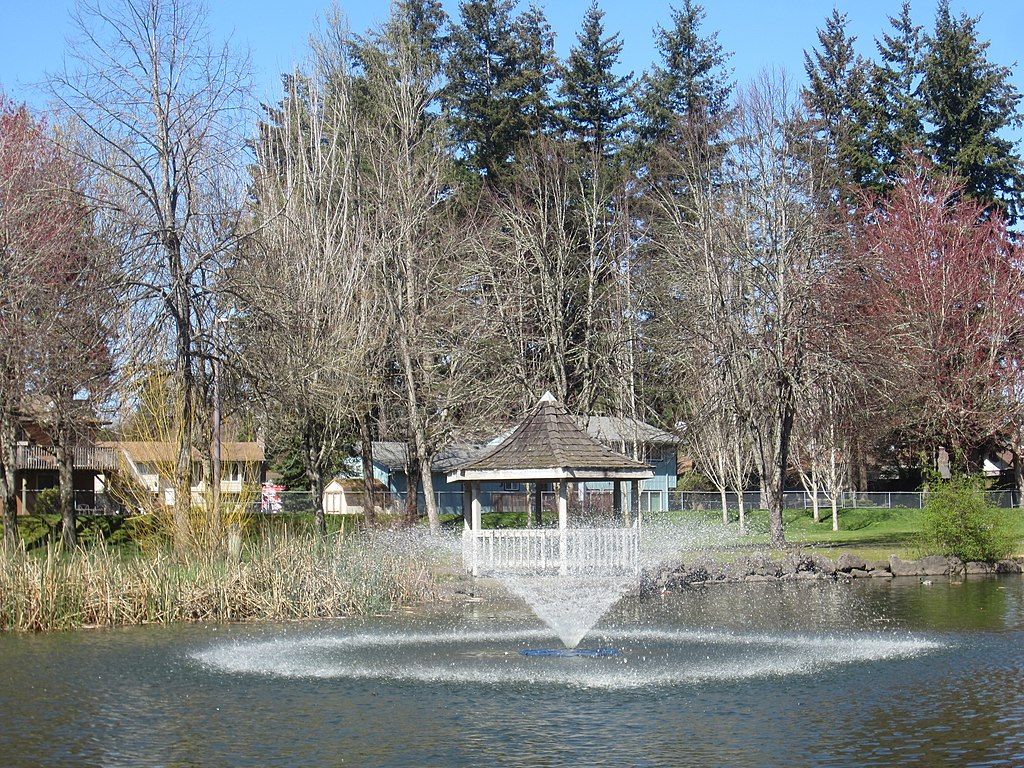 A water fountain at Red Sunset Park