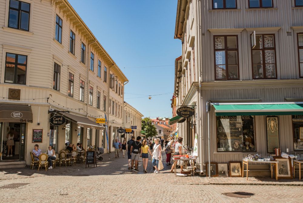 Buildings along Haga