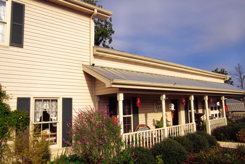 Exterior of Emerald Farm store