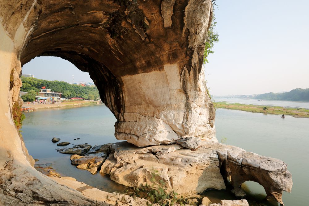 Closer details of Elephant Trunk Hill