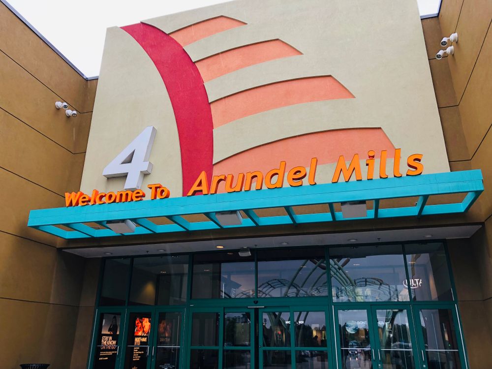 Name sign and entrance of Arundel Mills