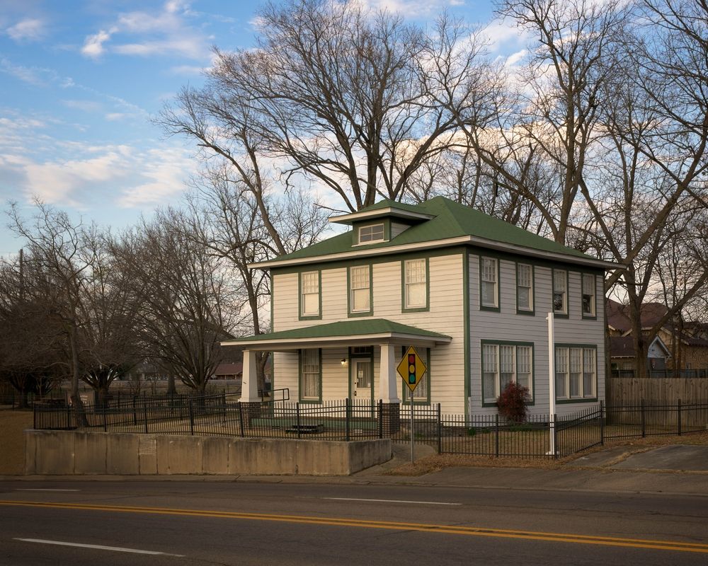 Side view of President William Jefferson Clinton Birthplace Home National Historic Site