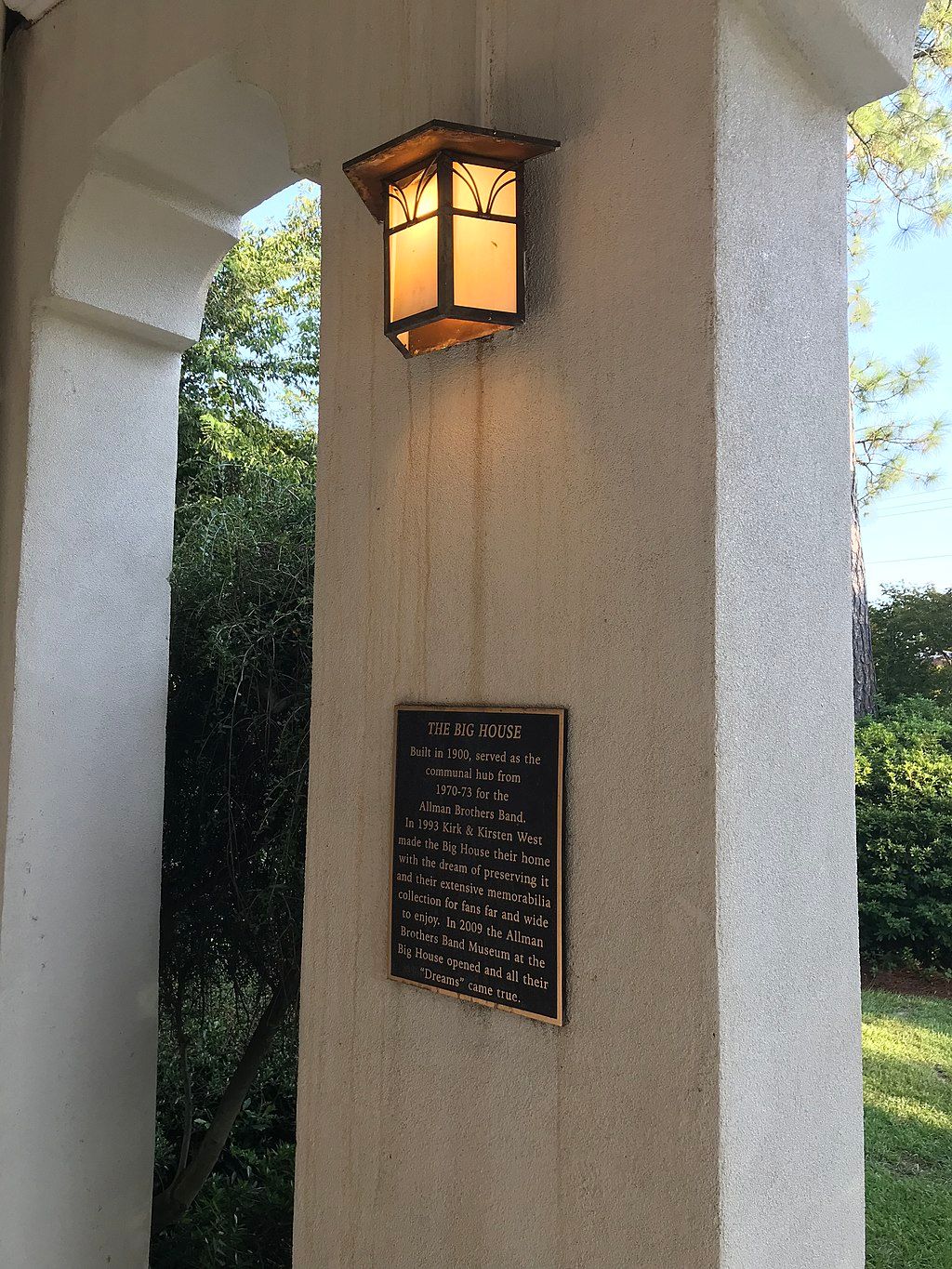 Marker plaque of The Big House Museum