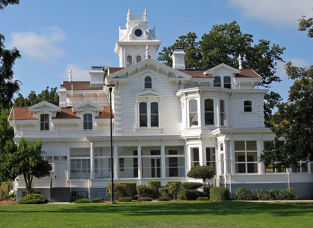 Exterior of Meek Mansion at Meek Estate Park