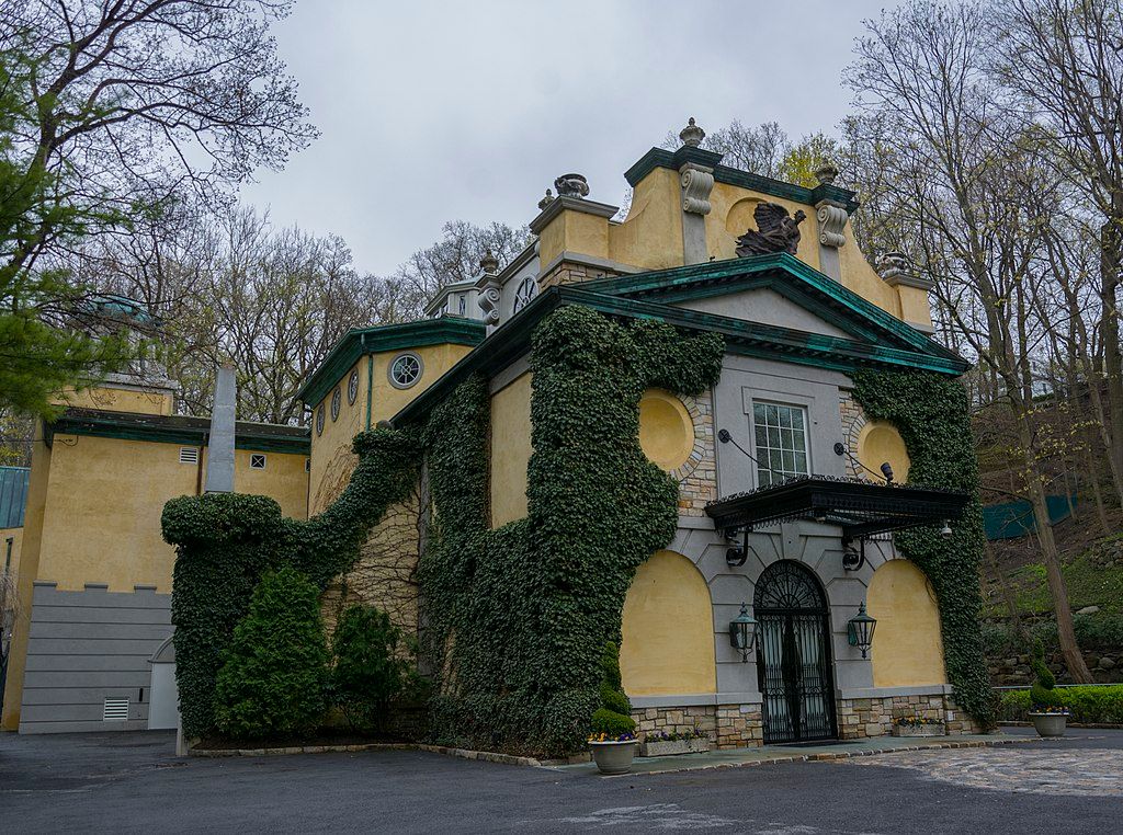 Exterior of Newington-Cropsey Foundation