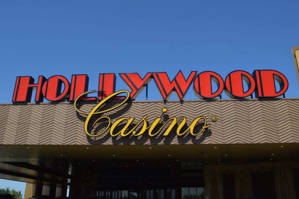 Name sign of Hollywood Casino Columbus