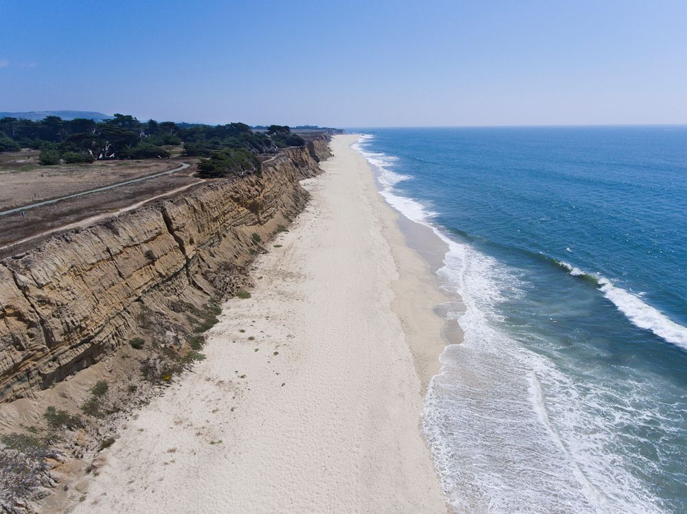 Sunny day at Poplar Beach
