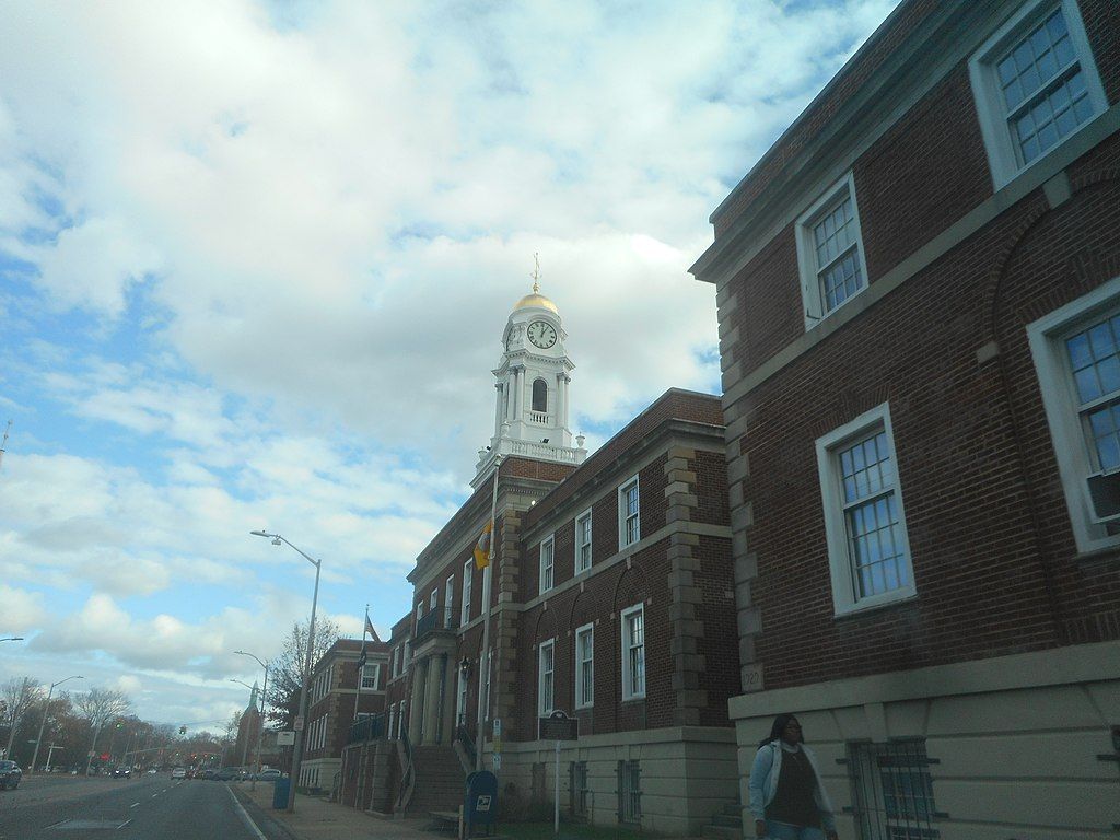 Side view of the Old Town Hall's exterior