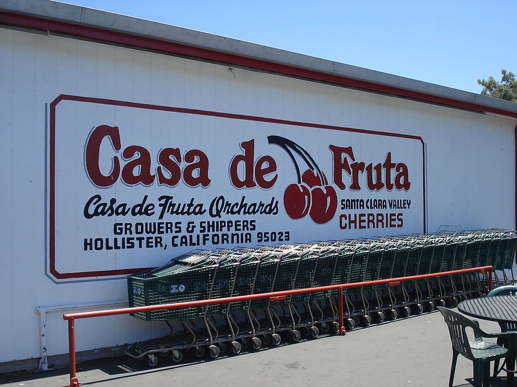 Name sign of Casa de Fruta